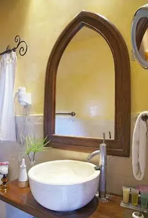 Atzaro Kır Evi